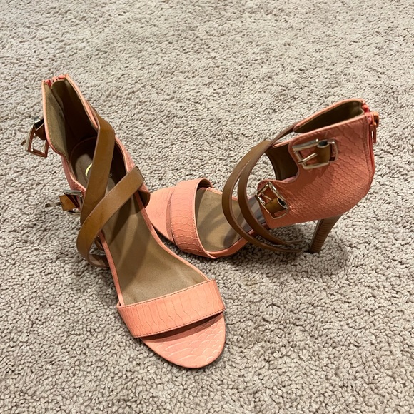 Wild Diva Ladies Coral Heels - Picture 3 of 3